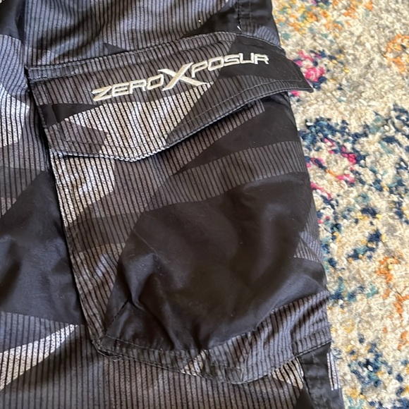 Boys XL (18/20) snow pants - Picture 3 of 5